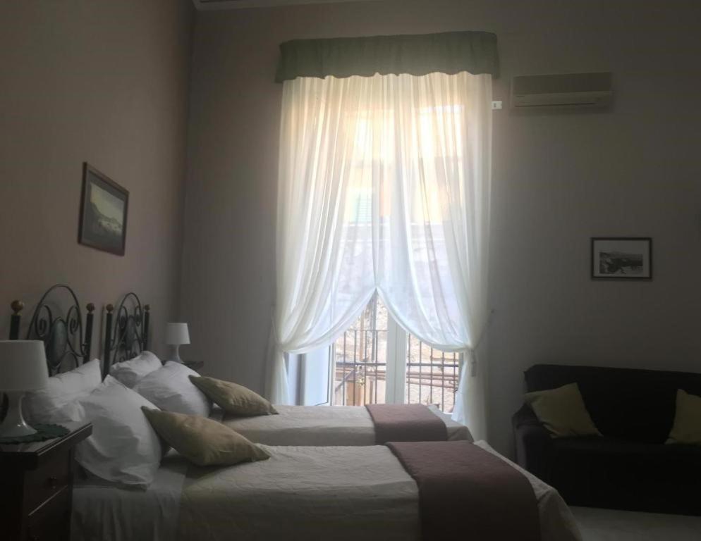 Soggiorno Paradiso เนเปิลส์ ภายนอก รูปภาพ